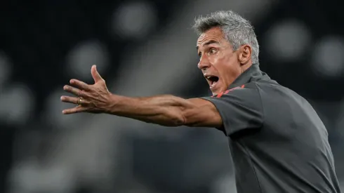 Paulo Sousa está pressionado no Flamengo (Foto: Thiago Ribeiro/AGIF)