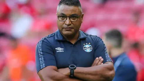 Foto: Pedro H. Tesch/AGIF - Roger (foto) não vai utilizar Victor Bobsin, que está de saída para o Famalicão-POR