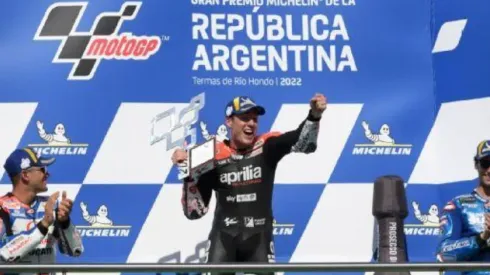 Juan Mabromata/Getty Images - Aleix Espargaró, da Aprilia, comemora vitória no pela MotoGP no GP da Argentina, em Buenos Aires