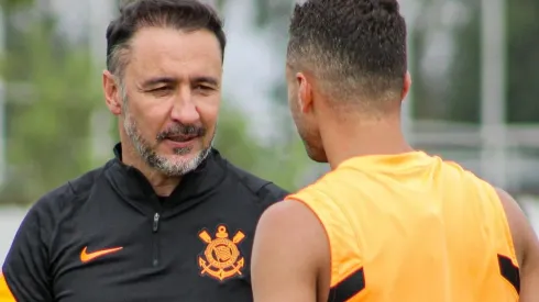 Foto: Felipe Szpak/Ag. Corinthians | Corinthians atende pedido de Vítor Pereira na lateral direita