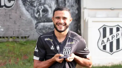 Foto: Divulgação/Ponte Preta Oficial - Bernardo foi apresentado oficialmente pela Macaca