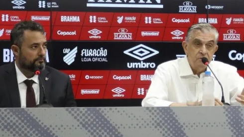 Foto: Gustavo Oliveira/Athletico.com.br/Divulgação - Mattos (CEO) e Petraglia (presidente): Athletico ainda não procurou atacante para tratar de renovação