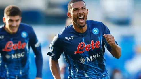 Foto: Matteo Ciambelli/DeFodi Images via Getty Images – Juan Jesus (à direita) negocia com o Botafogo às vésperas do fim de contrato no Napoli-ITA