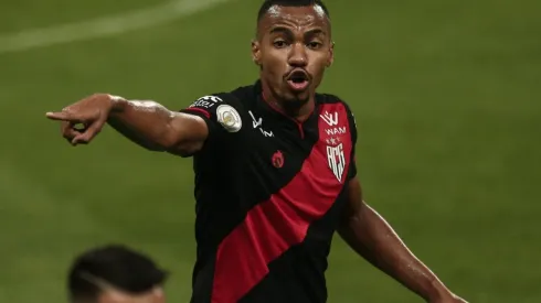 Foto: Ettore Chiereguini/AGIF - Marlon Freitas é alvo antigo do Santos e tem contrato expirando no Dragão em dezembro