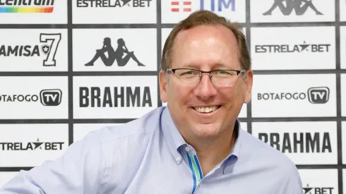 John Textor pode dar ‘chapéu’ no São Paulo e contratar meio-campista