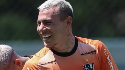 Foto: (Flickr Oficial Atlético/Pedro Souza/Atlético) - Eduardo Vargas participou normalmente do treino deste sábado (9) e deve ser uma das novidades do Atlético