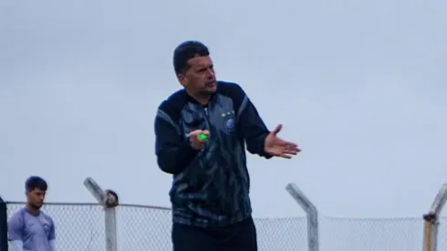 Foto: (Twitter Oficial Operário Ferroviário/Igor Maceno/OFEC) – Claudinei Oliveira preparou o Operário para a estreia na Série B