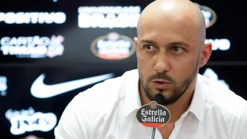 Alessandro dirigente do Corinthians (Foto: Daniel Vorley/AGIF)
