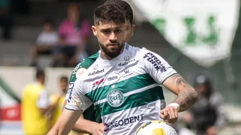 Foto: Robson Mafra/AGIF - Chegada de Fabrício faz jovem atacante do Coxa perder espaço