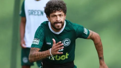 Foto: (Twitter Oficial Goiás/Rosiron Rodrigues/Goiás EC) - Luan deve ser uma das quatro novidades do Goiás para a próxima rodada do Campeonato Brasileiro