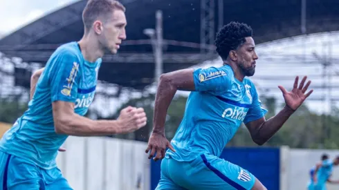 Foto: Leandro Boeira/ @AvaiFC - Bruno Cortez completa 200 jogos pela Série A