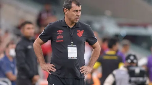 Foto: José Tramontin/athletico.com.br/Divulgação – Carille: venceu em sua estreia pelo Athletico