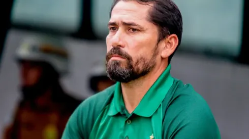 Gabriel Machado/AGIF. Treinador avalia erros defensivos da equipe e 'estuda' Santos para partida na Copa do Brasil