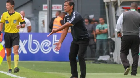 Foto: Fernanda Luz/AGIF - Fabián Bustos reclamou da arbitragem após vitória sobre o Coritiba