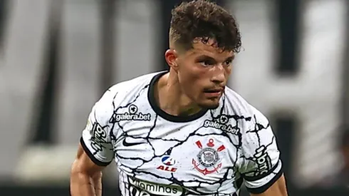 Foto: Marcello Zambrana/AGIF – Lateral foi bem em sua estreia.