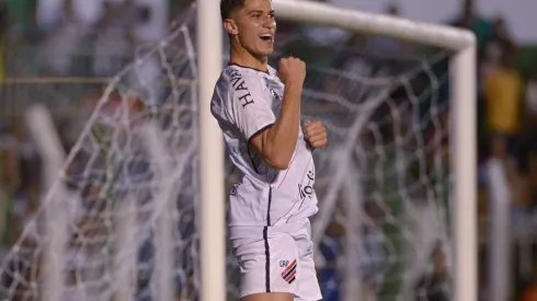 Foto: José Tramontin/athletico.com.br/Divulgação - Vitor Bueno: destaque do Athletico na estreia na Copa do Brasil