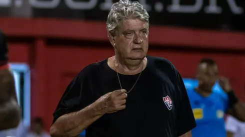 Foto: (Flickr Oficial Vitória/Pietro Carpi/ECV) – Geninho não é mais o técnico do Vitória