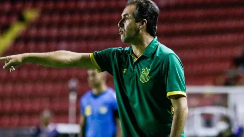 Foto: (Rafael Vieira/AGIF) – Léo Condé deve mexer na escalação do Sampaio Corrêa após a conquista do título maranhense