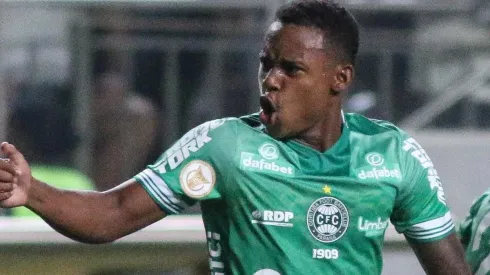 Foto: (Fernando Moreno/AGIF) - Igor Paixão foi o cara do jogo no empate do Coritiba com o Atlético neste sábado (23)