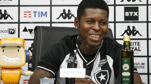 Foto: Vitor Silva/Botafogo | Gabriel Cortéz atuou em apenas quatro partidas com a camisa do Botafogo em 2020