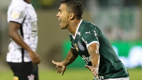 Foto: (Flickr Oficial Palmeiras/Cesar Greco) - Dudu marcou um dos gols do Palmeiras na vitória sobre o Corinthians neste sábado (23)