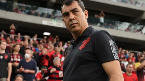 Foto: José Tramontin/athletico.com.br/Divulgação - Carille: conversou com o estrangeiros nos bastidores do Furacão