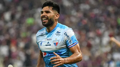 Silvio Romero tem tido bom momento no Fortaleza (Foto: Kely Pereira/AGIF)