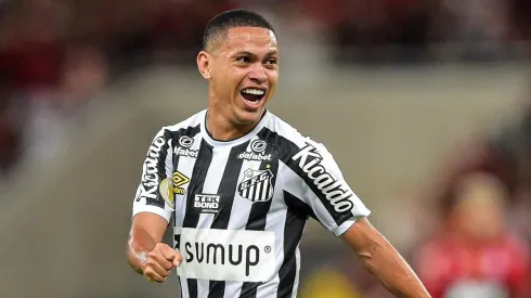 Marcos Guilherme não deve ficar no Santos (Foto: Thiago Ribeiro/AGIF)