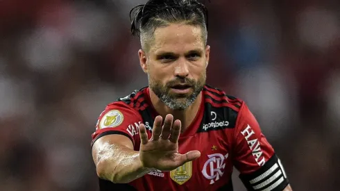 Foto: Thiago Ribeiro/AGIF - Diego não poupou desafeto da imprensa do RJ e chamou a atenção no Fla nesta 3ª