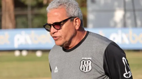 Foto: (Flickr Oficial Ponte Preta/Diego Almeida/PontePress) – Hélio dos Anjos perdeu um reforço na Ponte Preta na última janela de transferências