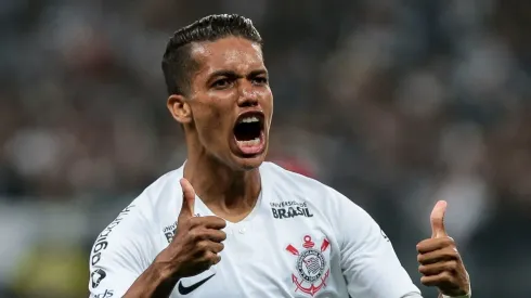 Foto: Ale Cabral/AGIF – Pedrinho tem interesse forte do Wolverhampton, da Premier League, para próxima janela