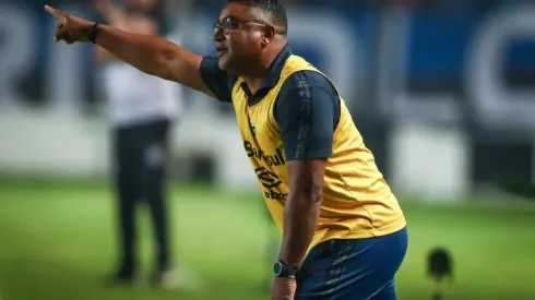 Foto: Lucas Uebel/Grêmio/Divulgação – Roger Machado: pode mexer no time titular do Grêmio