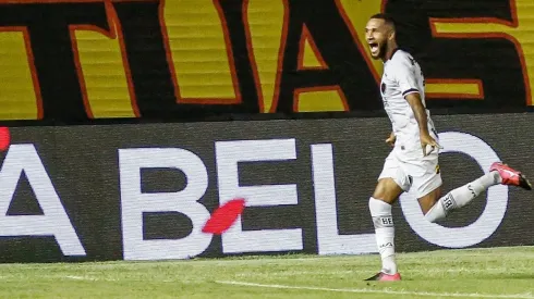 Foto: Paulo Paiva/AGIF - Gustavo Coutinho é o artilheiro do Belo na temporada