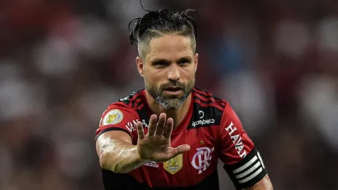 Foto: Thiago Ribeiro/AGIF | Diego pede paciência com defensor de R$ 250 mil/mês