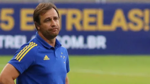 Foto: Fernando Moreno/AGIF | Nome aprovado por Felipe Conceição no Cruzeiro perde espaço com Paulo Pezzolano