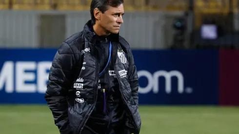 PhotoSport/AGIF - Bustos faz mudança de última hora no Santos