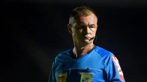 Foto: Thiago Ribeiro/AGIF | Vuaden relata polêmica do clássico