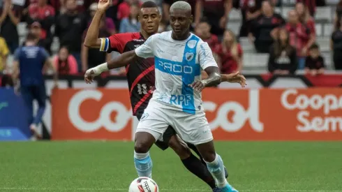 Foto: Robson Mafra/AGIF - Jhonny Lucas é desfalque na equipe do Londrina nesta terça-feira
