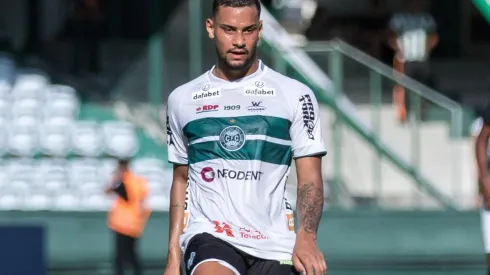 Foto: Robson Mafra/AGIF - Thonny Anderson: segue entregue ao departamento médico do Coritiba