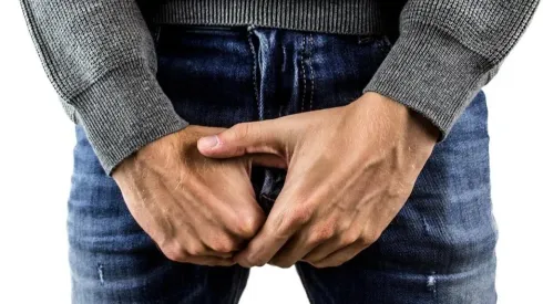 Homem passou anos com pênis implantado no braço