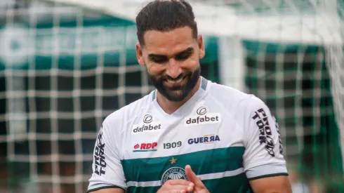 Foto: Gabriel Machado/AGIF - Léo Gamalho: artilheiro fez alerta aos companheiros no Coritiba