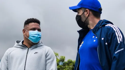 Foto: Gustavo Aleixo/Cruzeiro - Pezzolano conversa com Ronaldo durante treino no Cruzeiro