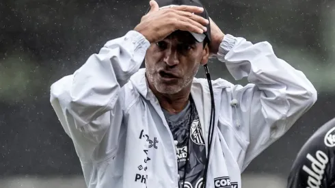 Foto: Ivan Storti/Santos FC/Divulgação - Bustos: problemas para definir o time contra o Coritiba