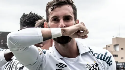 Foto: Ivan Storti/Santos FC - Léo Baptistão será titular contra o Coritiba na ausência de Ângelo