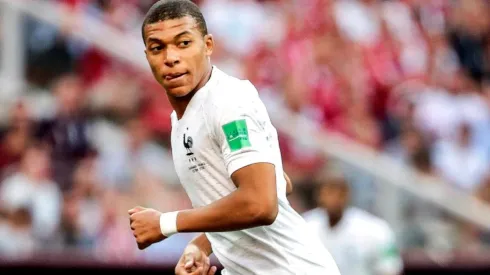 Foto: Ale Cabral/AGIF - Titular do Santos deixa Mbappé e Benzema para trás