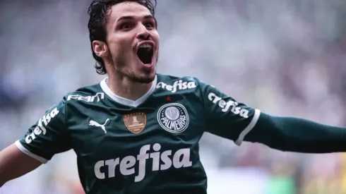 Raphael Veiga é o principal destaque do Palmeiras na temporada (Foto: Ettore Chiereguini/AGIF)