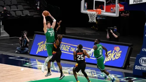 Greg Nelson/Sports Illustrated via Getty Images/ NBA 2021/2022: Suns x Mavericks e Heat x 76ers entram em quadra nesta noite; saiba onde assistir ao vivo.