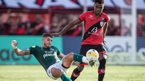 Foto: (Heber Gomes/AGIF) - Pedro Raul foi um dos personagens do último clássico entre Goiás e Atlético-GO