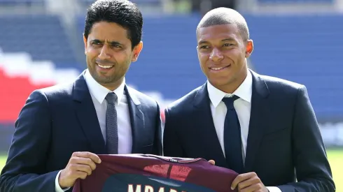 Foto: Jean Catuffe/Getty Images/França – Nasser Al-Khelaifi e Mbappé: presidente se manifestou sobre o futuro do craque do PSG