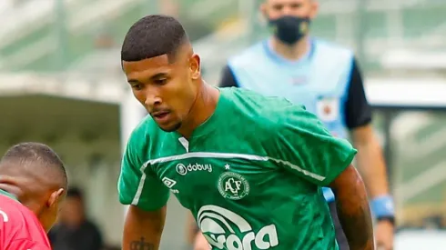 Foto: (Dinho Zanotto/AGIF) - Fernando é o dono da lateral esquerda da Chape em 2022